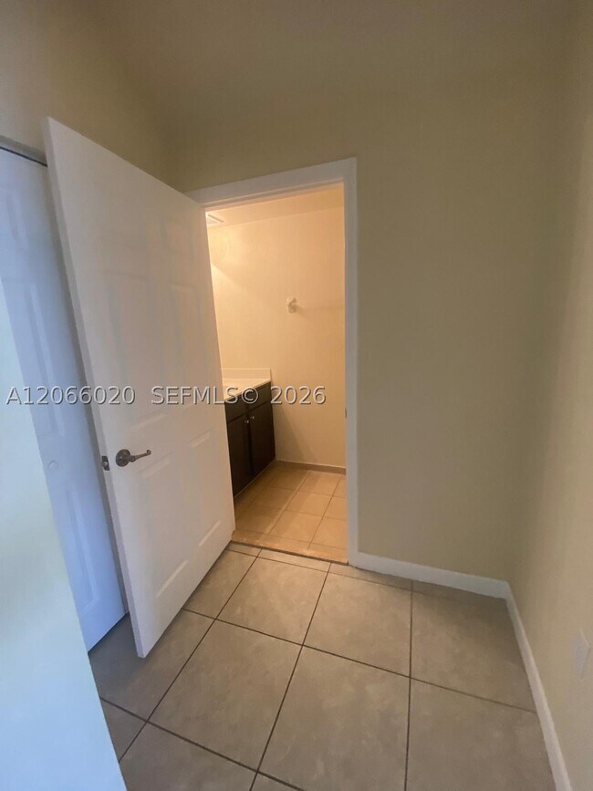 Building Photo - 9438 SW 171st Ct