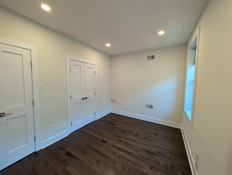 Building Photo - 1118 Titan St