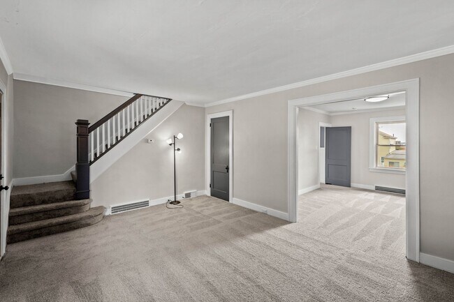 Building Photo - SCORE 1ST MONTH'S RENT FREE IF SIGNED BY APRIL 10! Spacious 3 bedroom home in Mt. Oliver availabl...