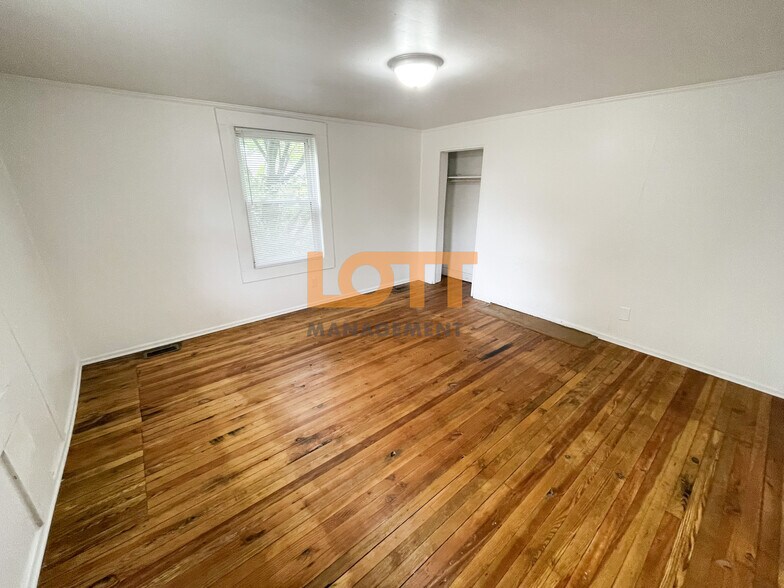 Building Photo - 17 8th St