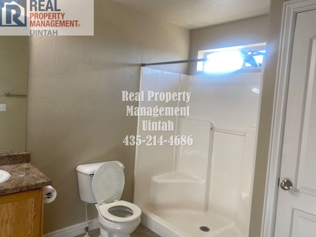 Building Photo - 3 Bed 2.5 bath Townhome. MOVE IN SPECIAL!! $300 OFF YOUR FIRST MONTH'S RENT WHEN YOU SIGN A 12 MO...