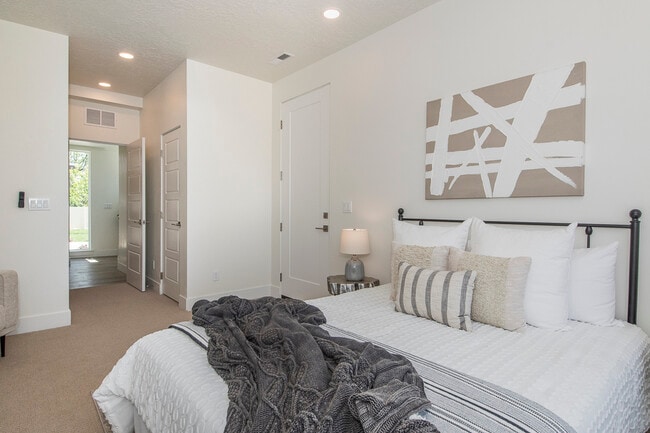 Building Photo - 478 E Violets Cv Ln