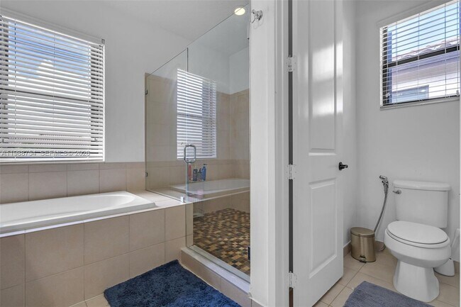 Building Photo - 3332 W 95th Terrace