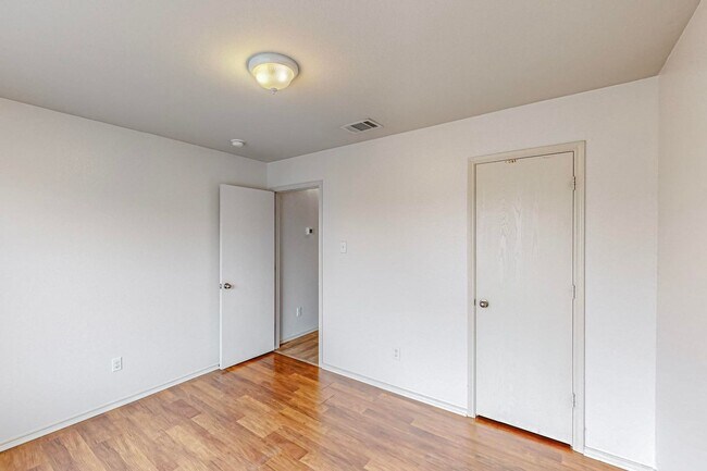 Building Photo - Adorable 3 bedroom 2 bath in Burleson Texas!