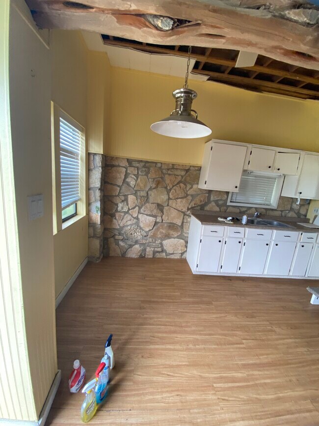 Building Photo - 1331 Hinch Dr