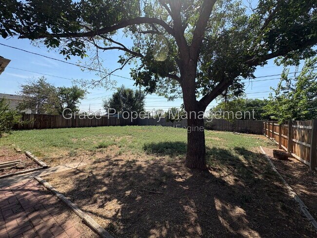 Building Photo - 1540 E 112th Pl