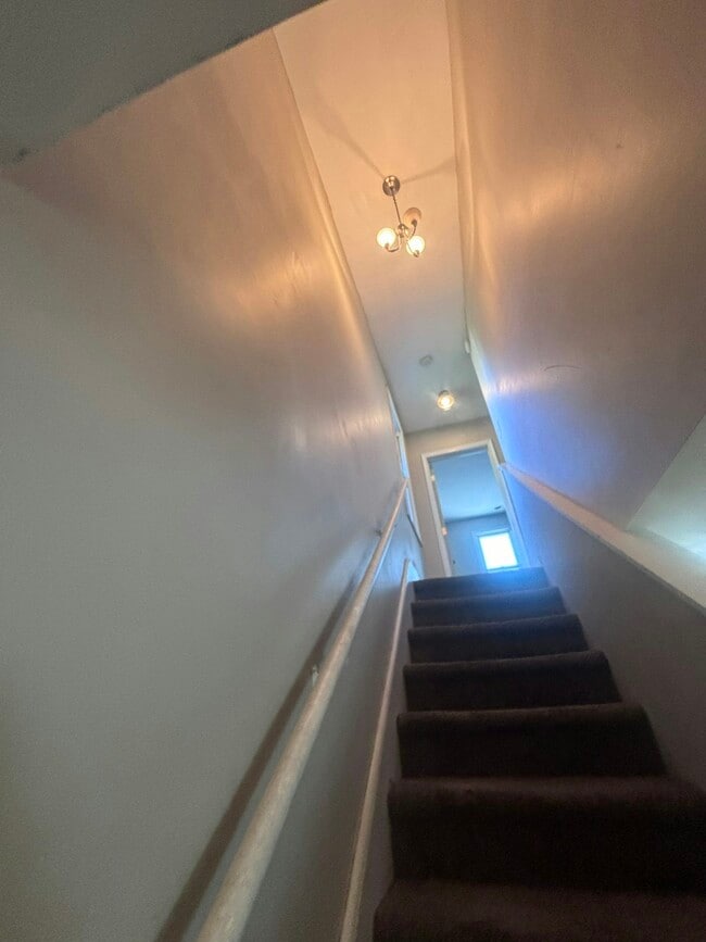 Building Photo - 165 Sharpe St