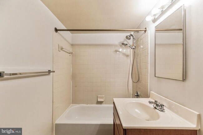 Building Photo - 1601 N Van Dorn St