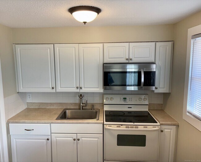 Building Photo - 211 E Main St