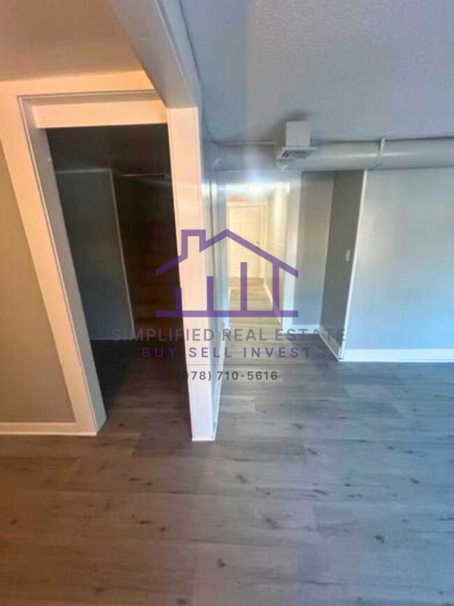 Building Photo - 418 River St