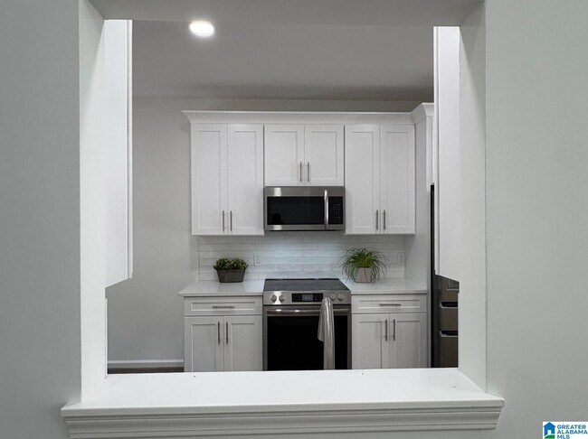 Building Photo - 111 Loyola Cir