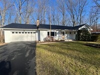 Building Photo - 3 bedroom, 3 bath house located in Park Forest