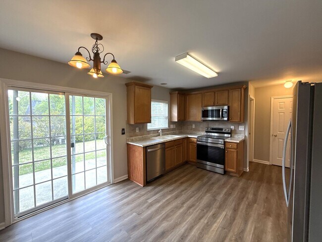 Building Photo - 4 Bedroom Home in Moss Creek!