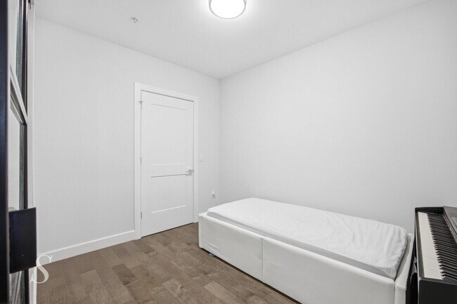 Building Photo - 6401 Park Ave