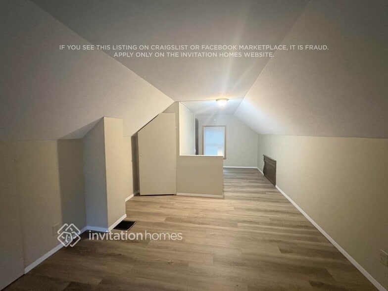 Building Photo - 5513 27th Ave S