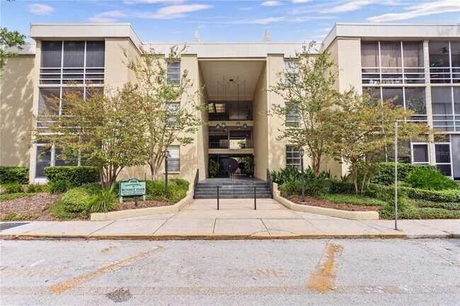 Primary Photo - 2302 S Manhattan Ave
