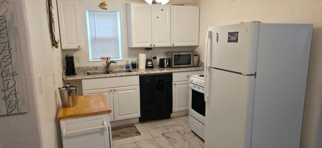 Building Photo - 1915 Avenue O