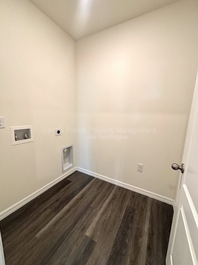 Building Photo - 5513 Hayloft Dr