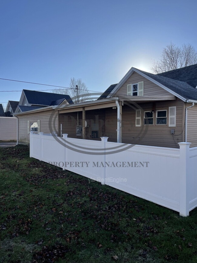 Building Photo - 606 South St