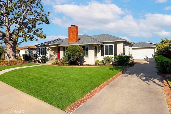 Building Photo - 1505 N Rosewood Ave