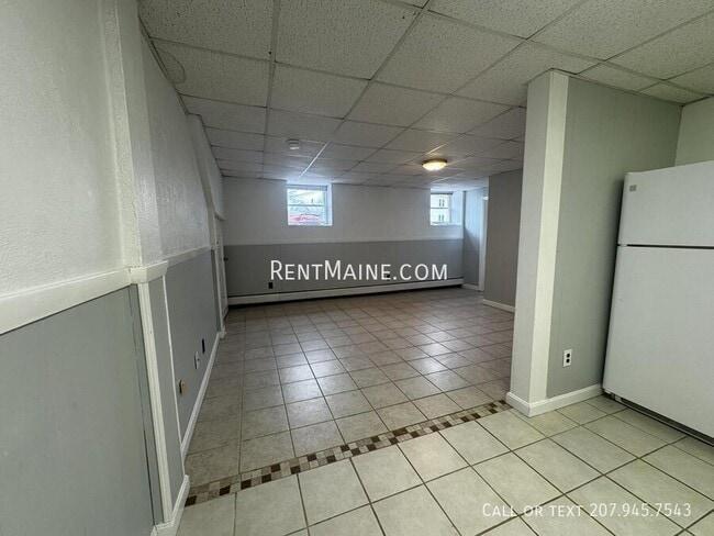 Building Photo - 281 Main St