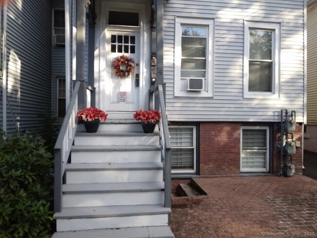 Primary Photo - 19 Nicoll St