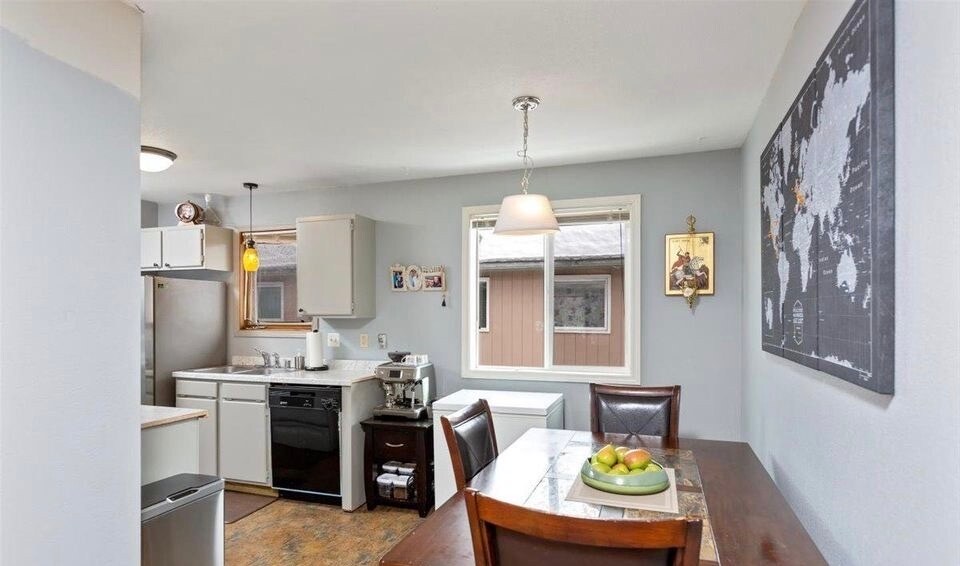 Dining - 8000 E 10th Ave
