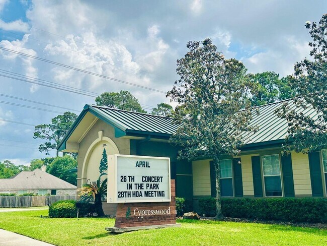 Building Photo - 3510 Cypressdale Dr