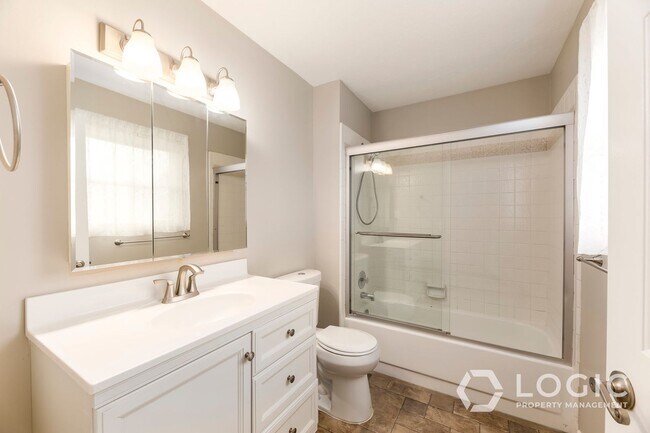 Building Photo - Gorgeous Home in Sandy!