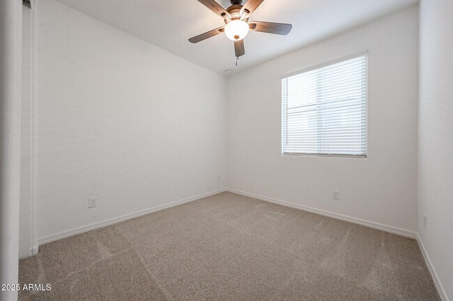 Building Photo - 14831 W Cottontail Ln