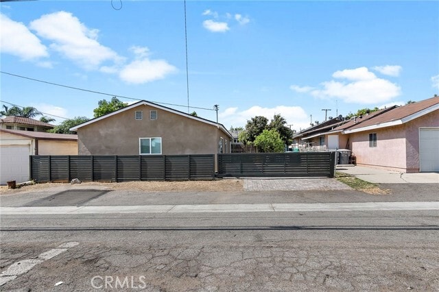 Building Photo - 618 E Erna Ave