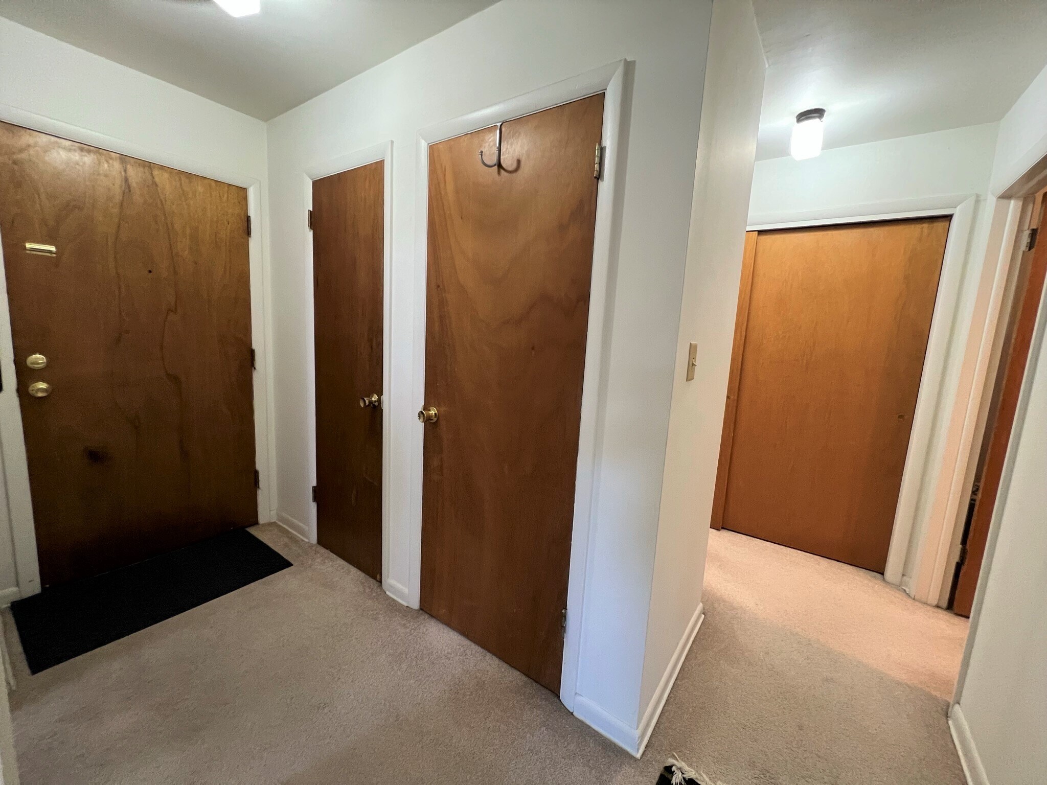 Building Photo - 103 W Oregon St