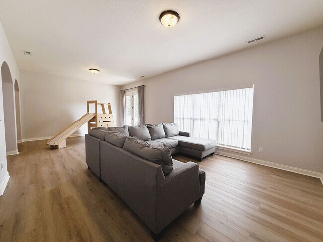Building Photo - 8123 Autumn Dr