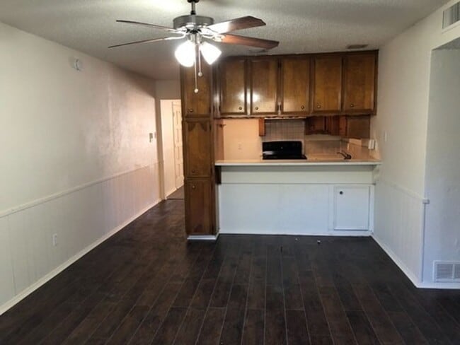 Building Photo - 2909 Las Vegas Trail