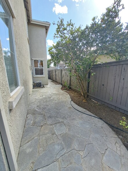 Building Photo - 4950 Trouville Ln