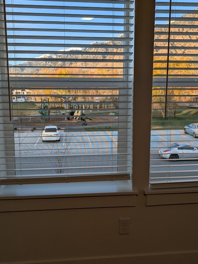 Building Photo - 258 W 925 N