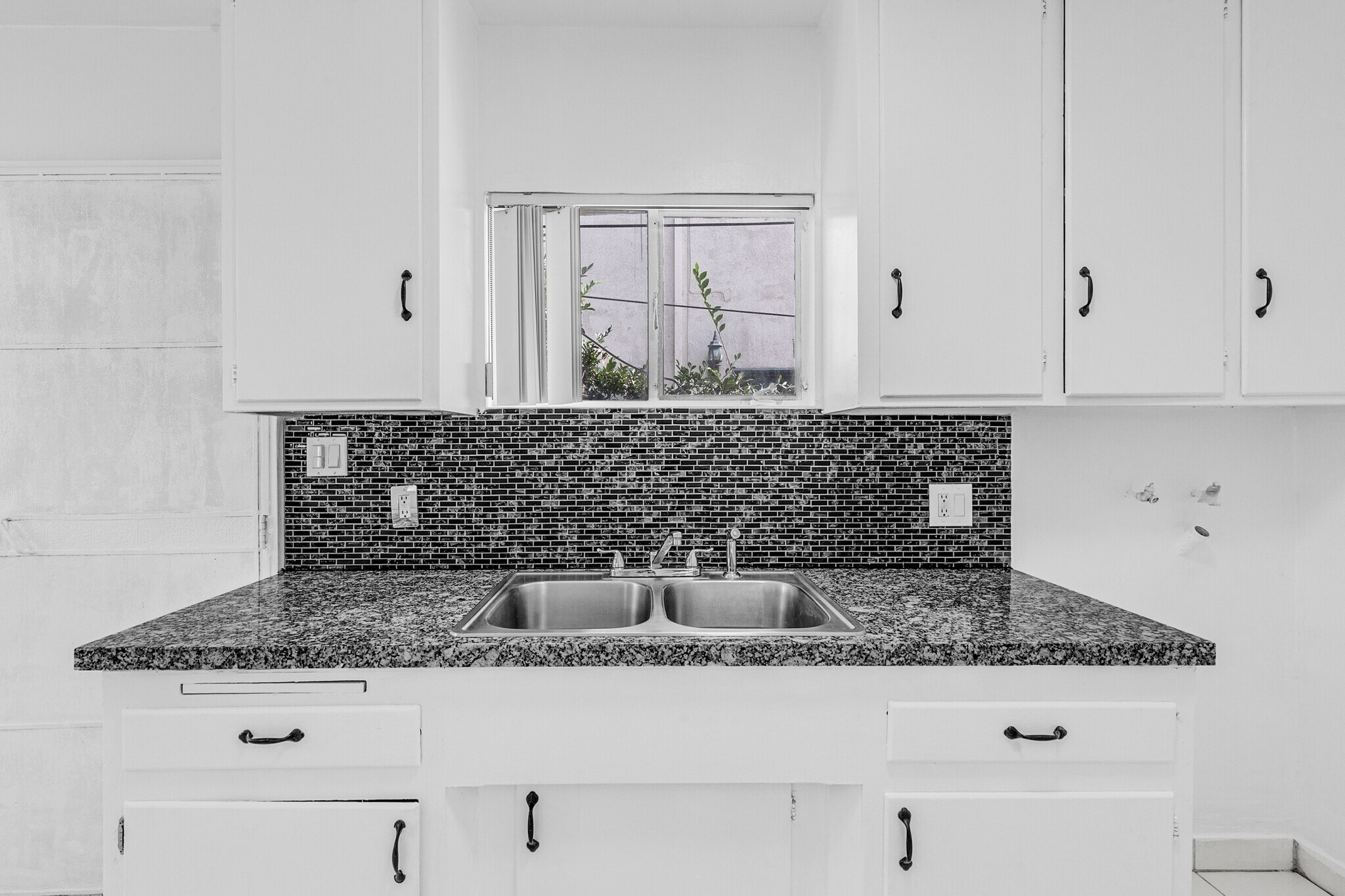 Building Photo - 536 Hyde Park Pl