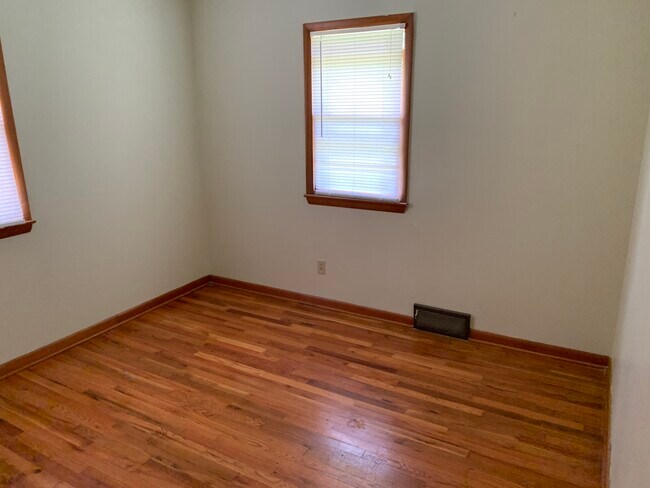 Bedroom - 4125 Y St