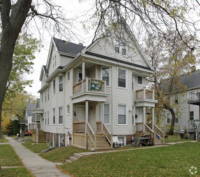 Building Photo - 2555 N Bartlett Ave