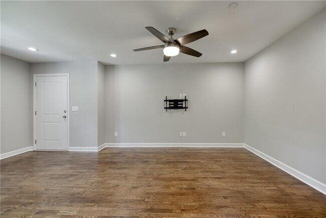 Building Photo - 2997 Whispering Hills Ct