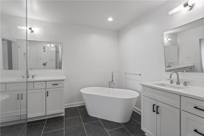 Building Photo - 230 18th St NW