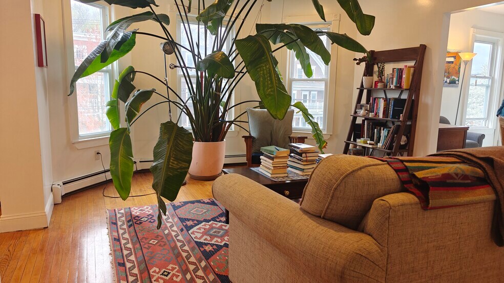 Building Photo - 2 Rogers Ave