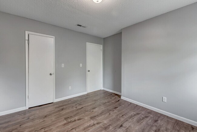 Building Photo - Recently Renovated Units in Decatur, AL