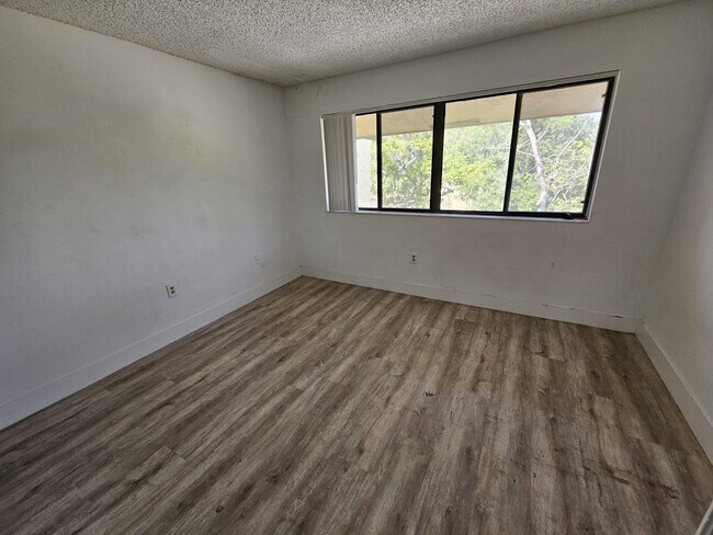 Building Photo - 2445 SW 18th Terrace