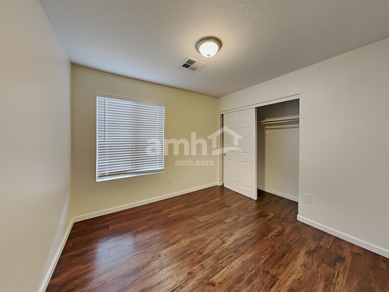 Building Photo - 2107 E Catclaw St