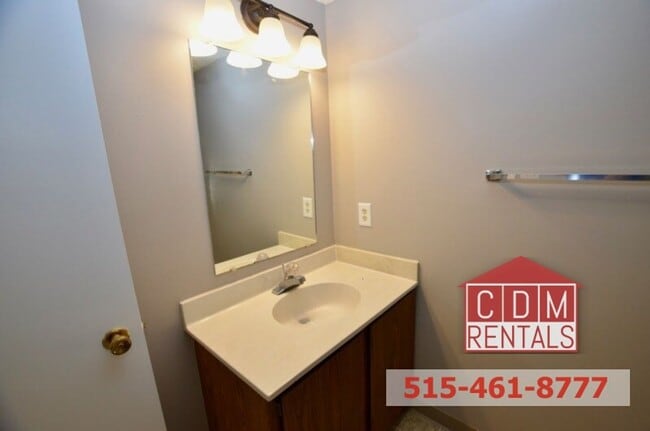 Building Photo - Great Home in Altoona!