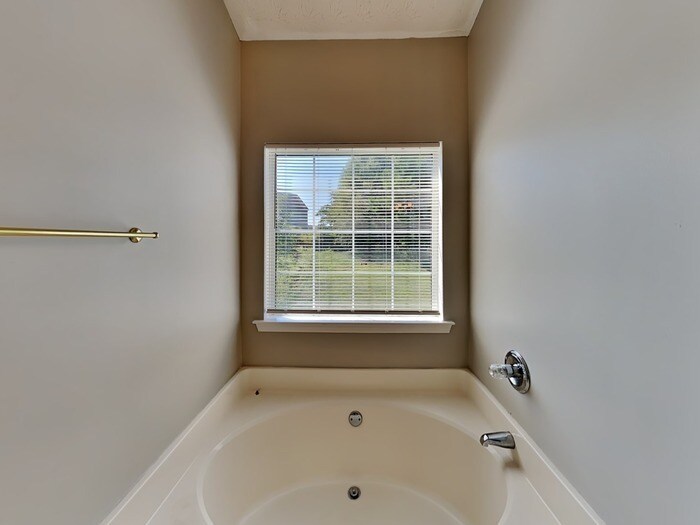 Building Photo - 4105 Robin Cir
