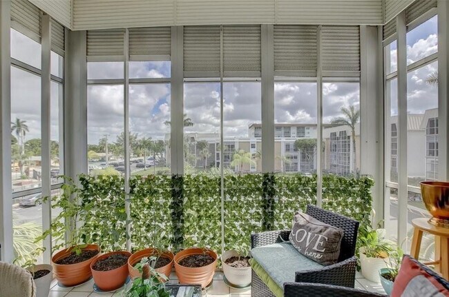 Building Photo - 2990 NE 16th Ave