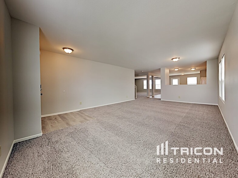 Building Photo - 1413 Bluestem Dr