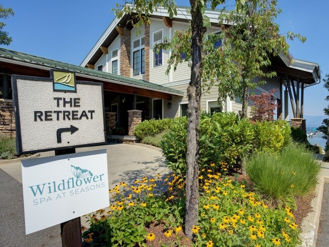 The Retreat - 424 Sandpoint Ave
